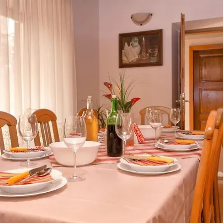 Feriehus House With A Parking Space Svirce - Hvar - 17682 Vrbanj